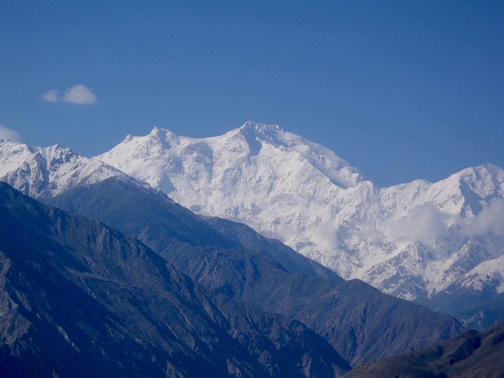 LA LÍNEA VERTICAL patrocina la expedición de Enrique Osiel y el Club Alpino Ama Dablam al Nanga Parbat 
